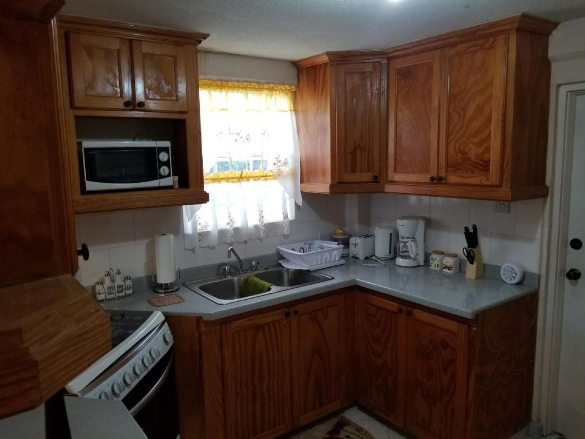 Breezy Apts Saint Philip Bagian luar foto