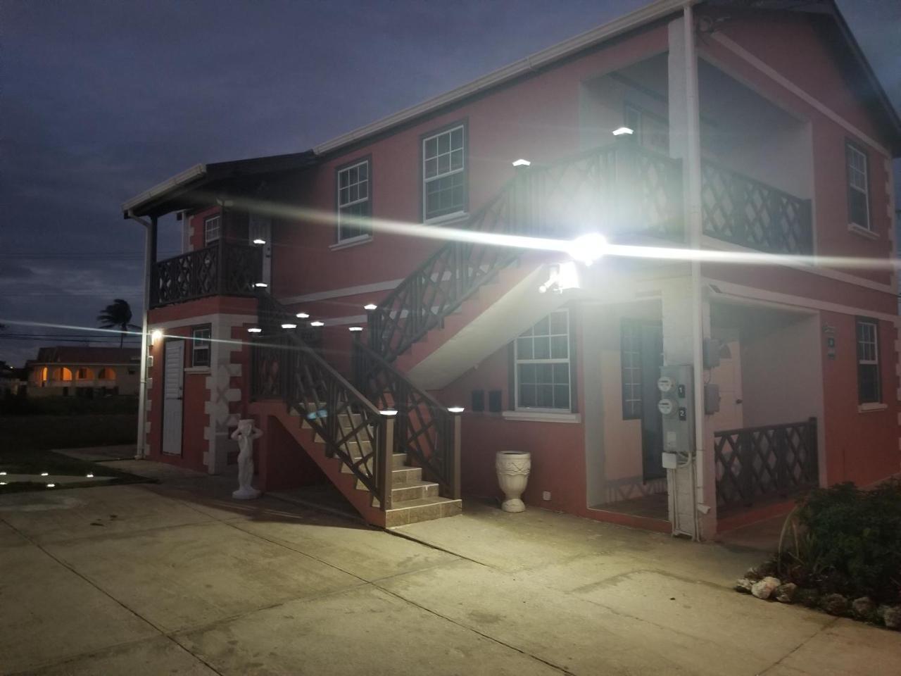Breezy Apts Saint Philip Bagian luar foto